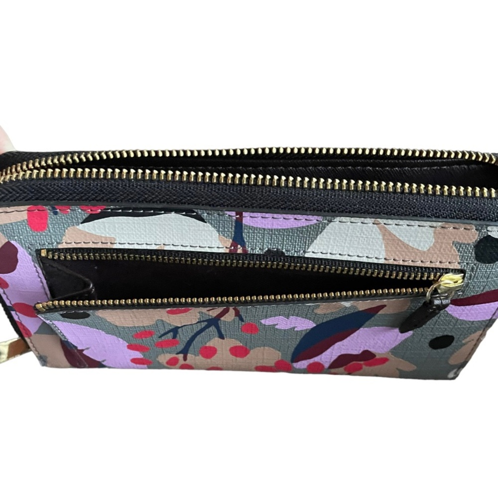Fossil Zip Around Wallet Floral. 7"L x 1"W x 4"H - Picture 3 of 7